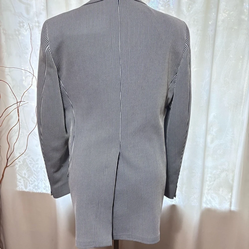 Roos Atkins Classic Blue and White Striped Blazer for Men size 39